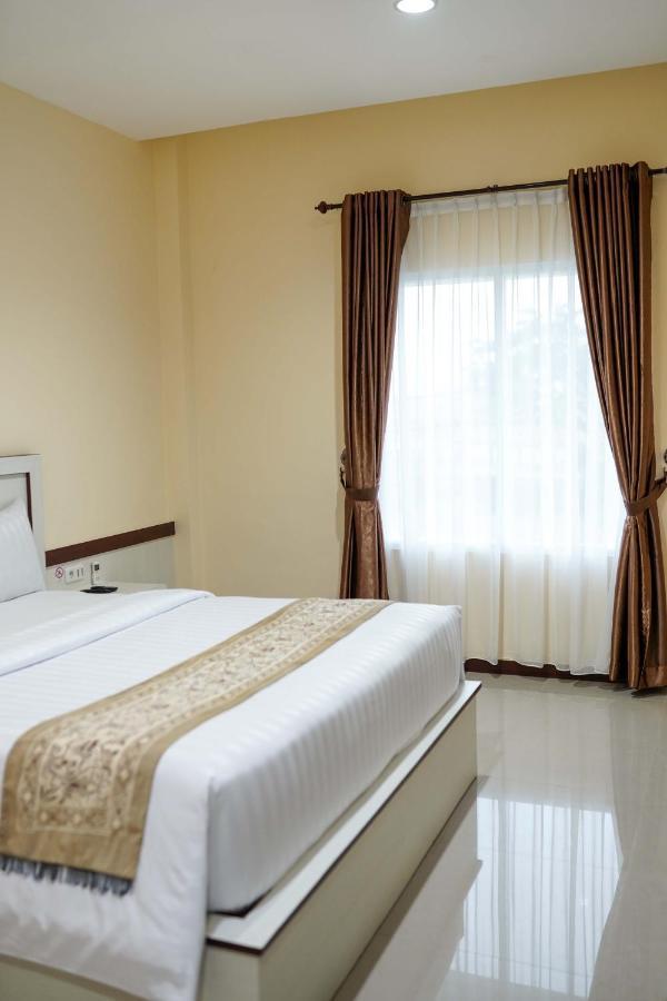 Grand Buana Lestari Hotel Padang  Eksteriør billede