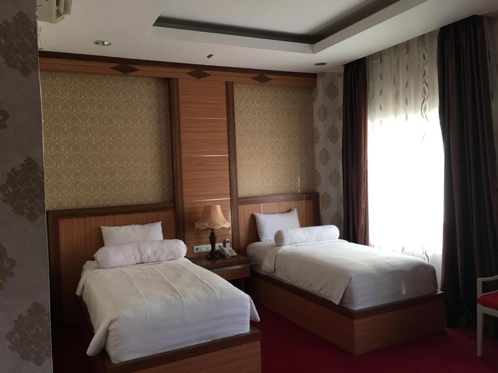 Grand Buana Lestari Hotel Padang  Eksteriør billede